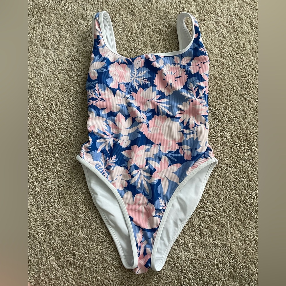 Lane Snow one piece women’s swim suit. Ribbed material. Large. Floral print.